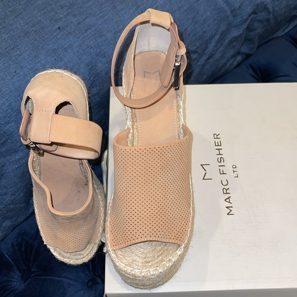 New in box! Marc Fisher Adalyne Blush suede wedge espadrilles Stunning! - Picture 3 of 6